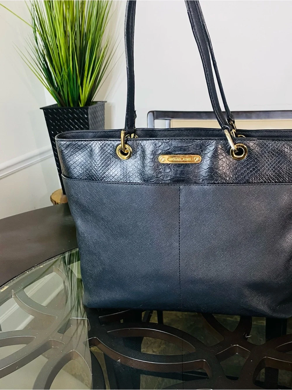 Michael Kors DANVILLE Leather Large Black Tote Shoulder Bag Black/Gold - Picture 6 of 11